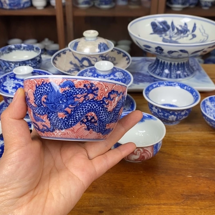 青花釉下红海水龙杯