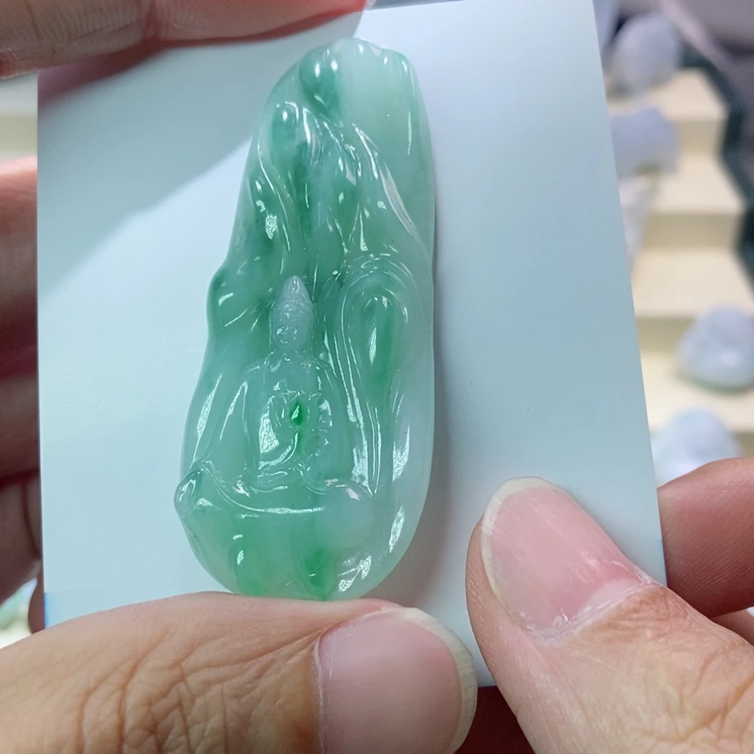 翡翠未镶嵌颈饰观音
