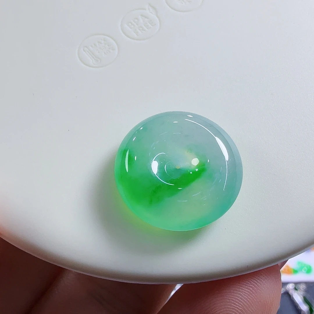 翡翠未镶嵌颈饰裸石