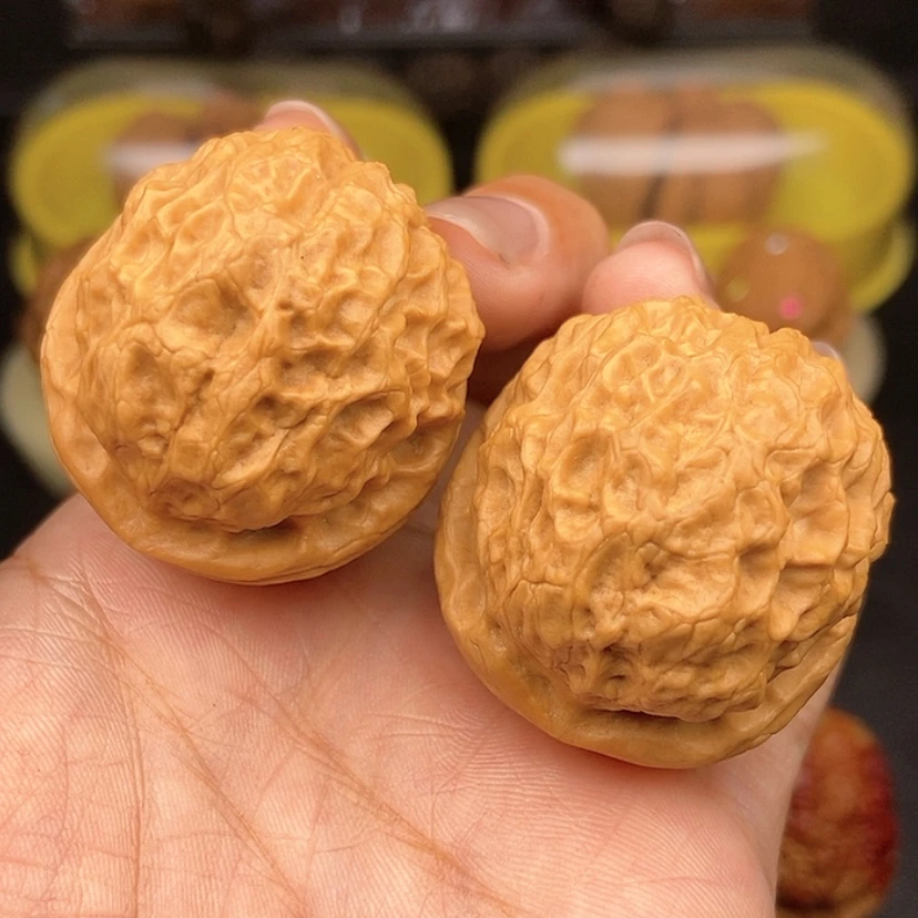 【闪购商品】文玩核桃把件40尺铁绣球