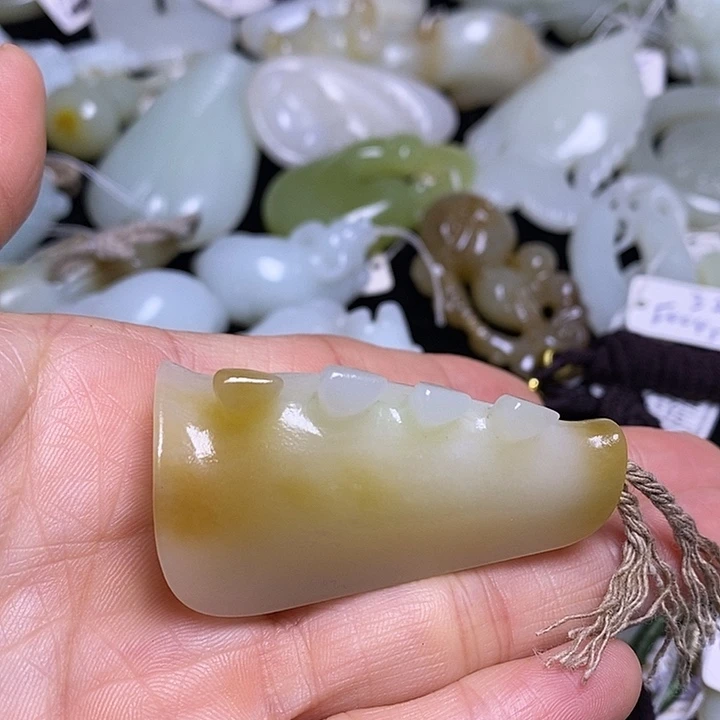 和田玉未镶嵌挂件