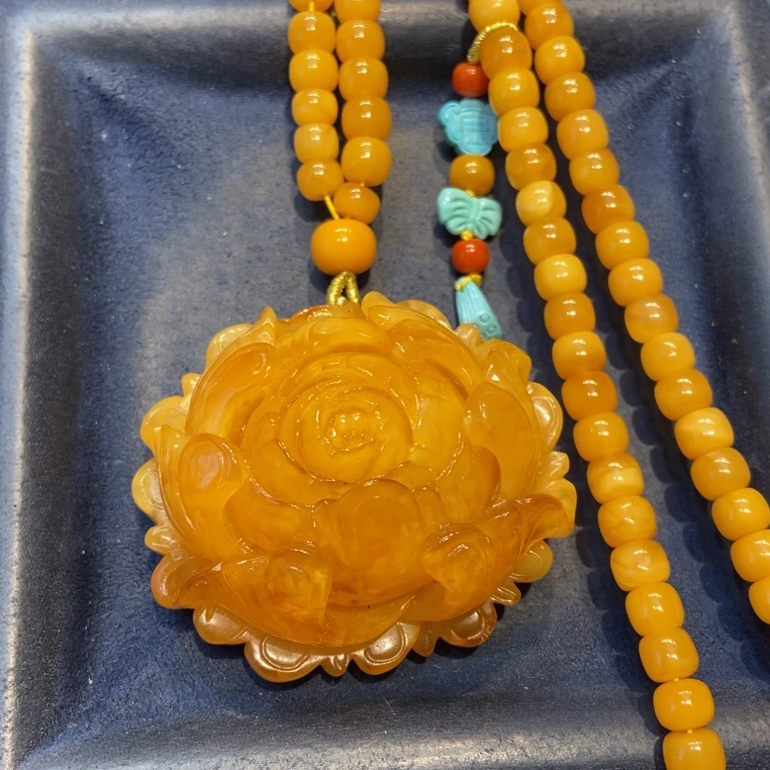 琥珀未镶嵌颈饰蜜蜡