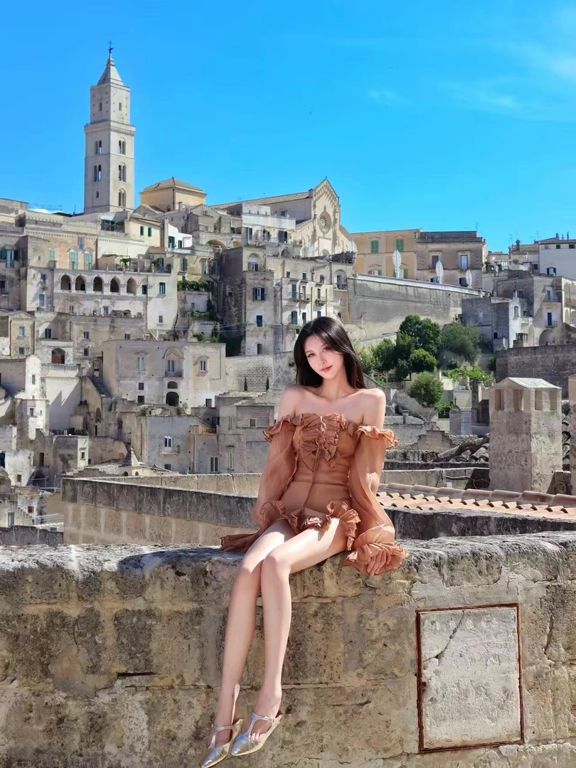 设计感气质荷叶边花瓣抽绳设计长袖泡泡甜美连衣裙收腰显瘦短裙女