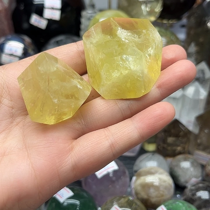 水晶珠宝半成品未镶嵌115克黄水晶随形