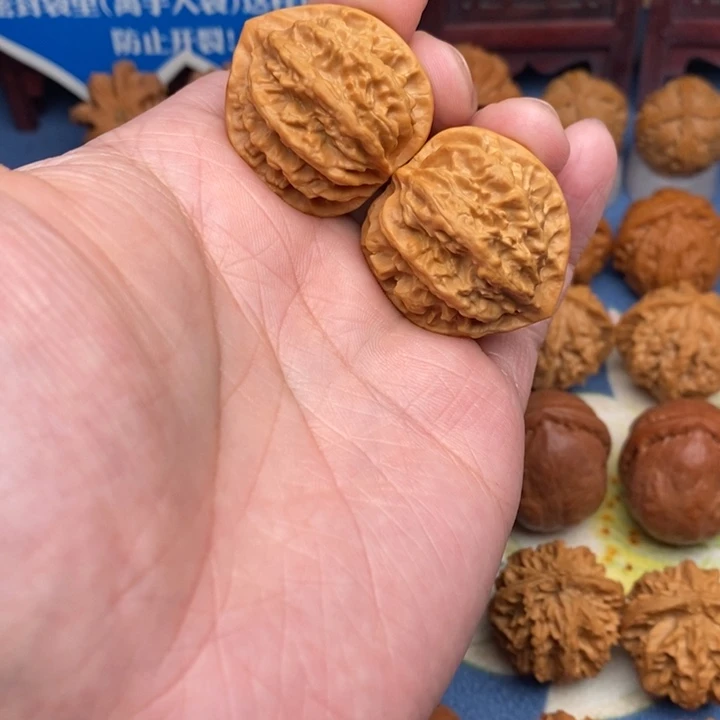 文玩核桃把件九龙筋