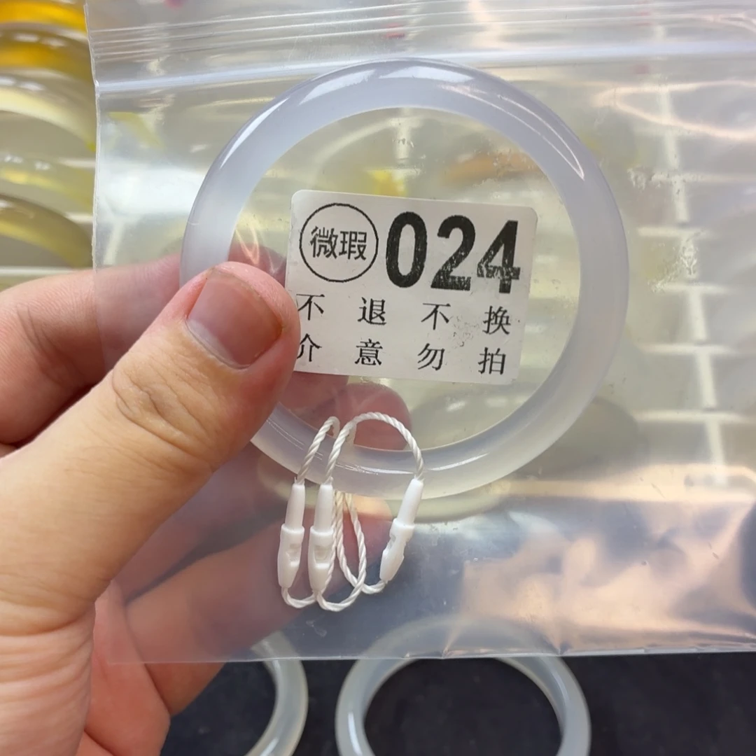 小***岸手镯玛瑙/玉髓合金