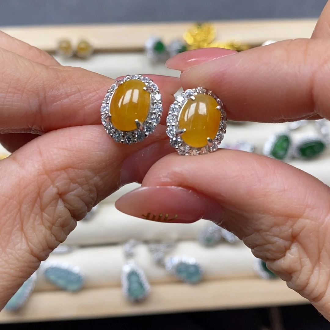 翡翠颈饰未镶嵌盆****)翡翠