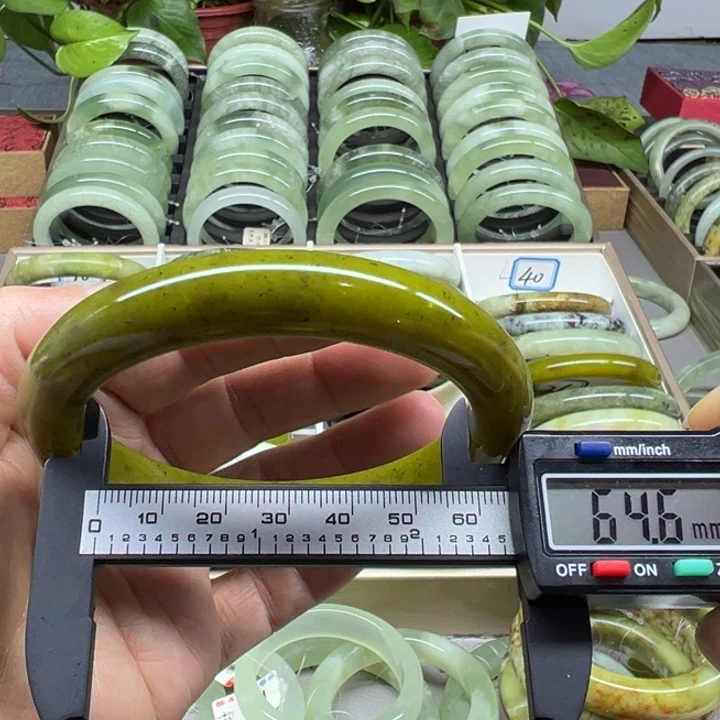 蛇纹石玉未镶嵌手镯40