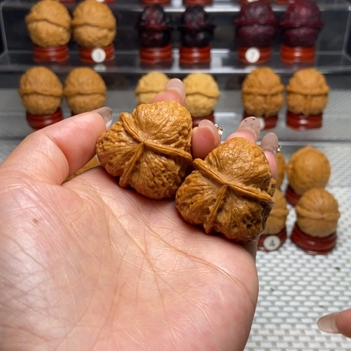 文玩核桃把件19花开富贵