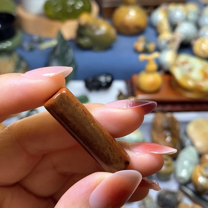 未镶嵌岫岩河磨玉（透闪石质玉）挂件