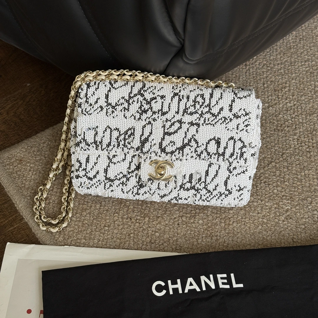95新 Chanel/香奈儿 22c黑白涂鸦淡金扣珠片大mini斜挎包41965