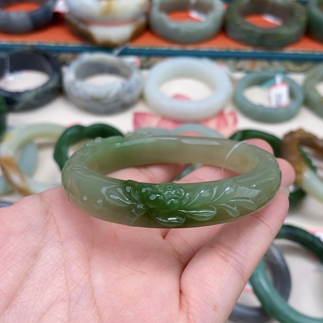 舍***得和田玉未镶嵌手镯54.8