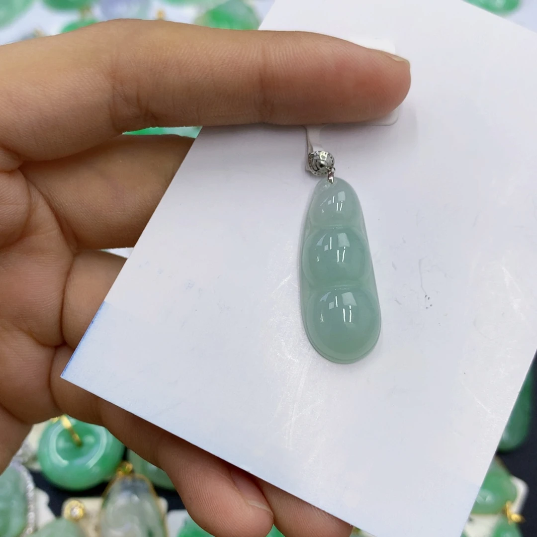 翡翠18K金镶嵌颈饰翡翠