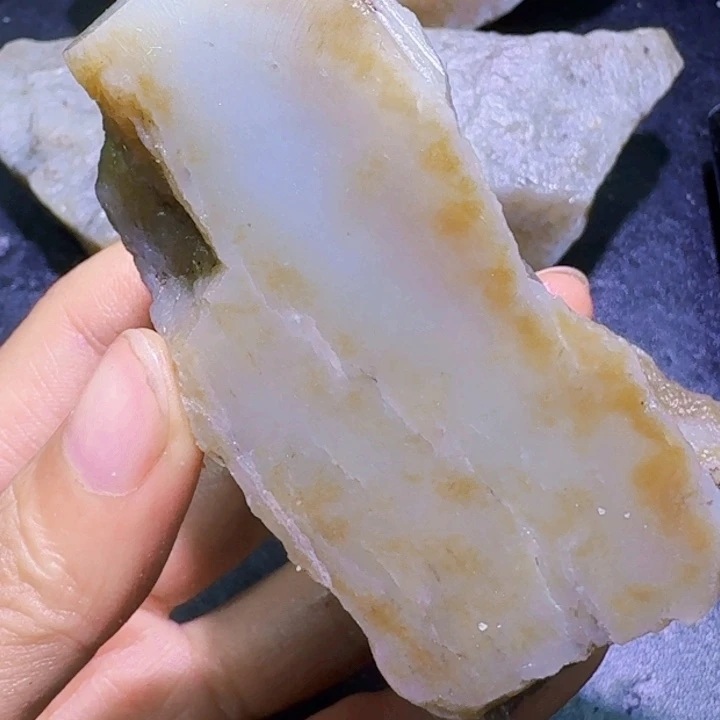 未镶嵌和田玉（糖玉）珠宝半成品