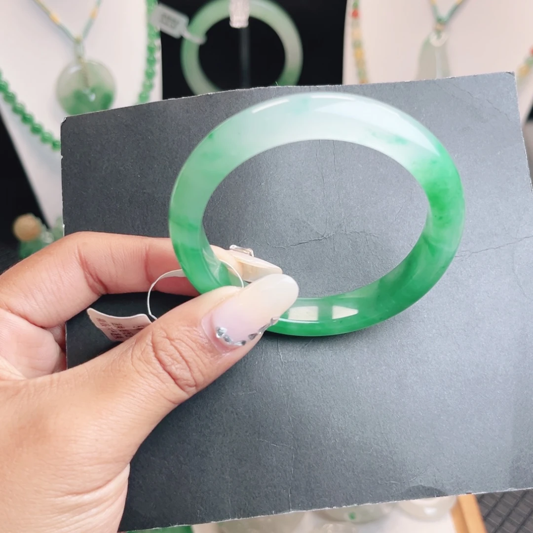 石英质玉未镶嵌手镯