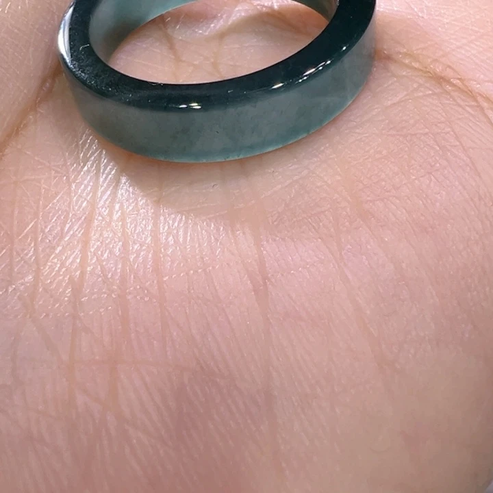 翡翠未镶嵌戒圈。1225577637524562
