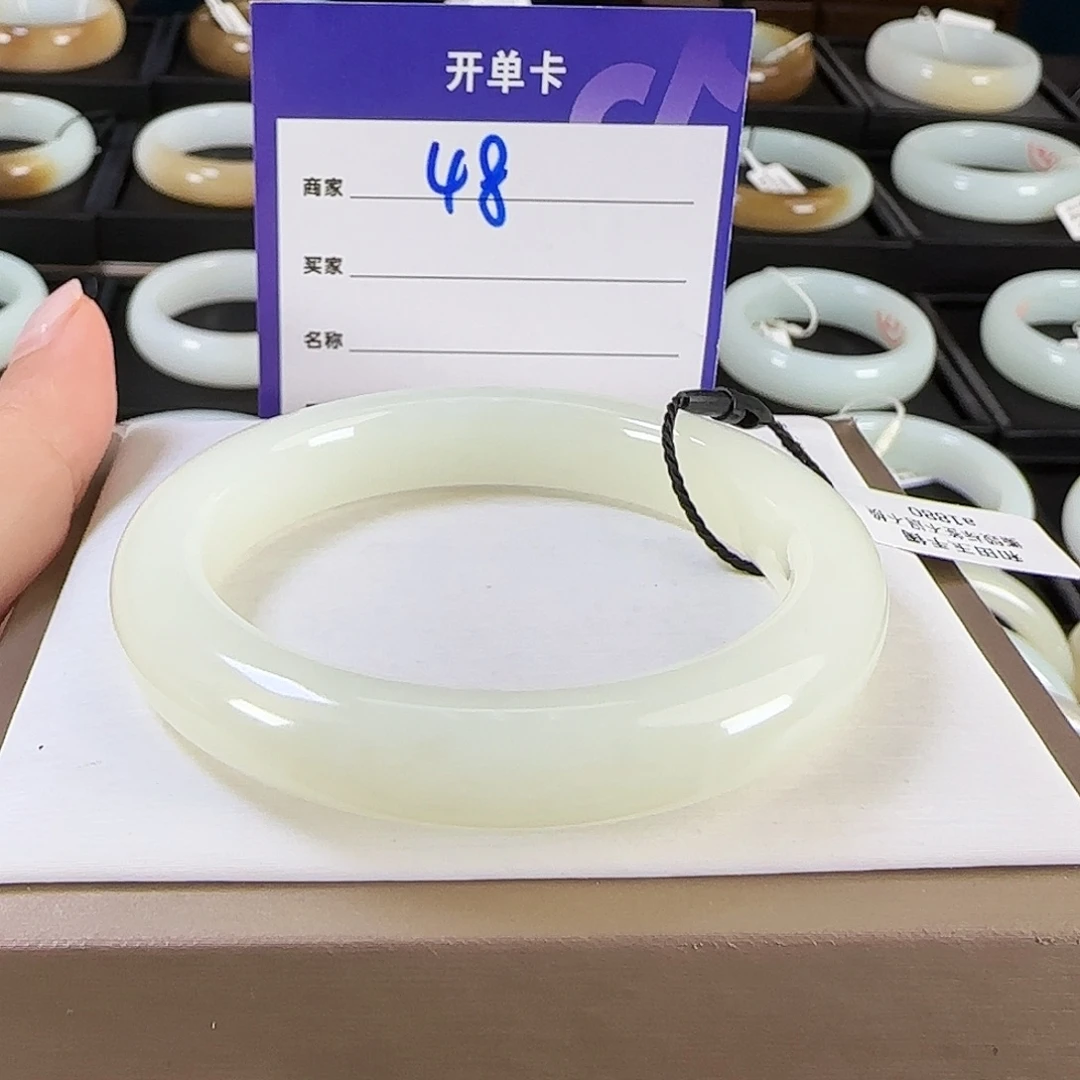 满****和田玉未镶嵌手镯