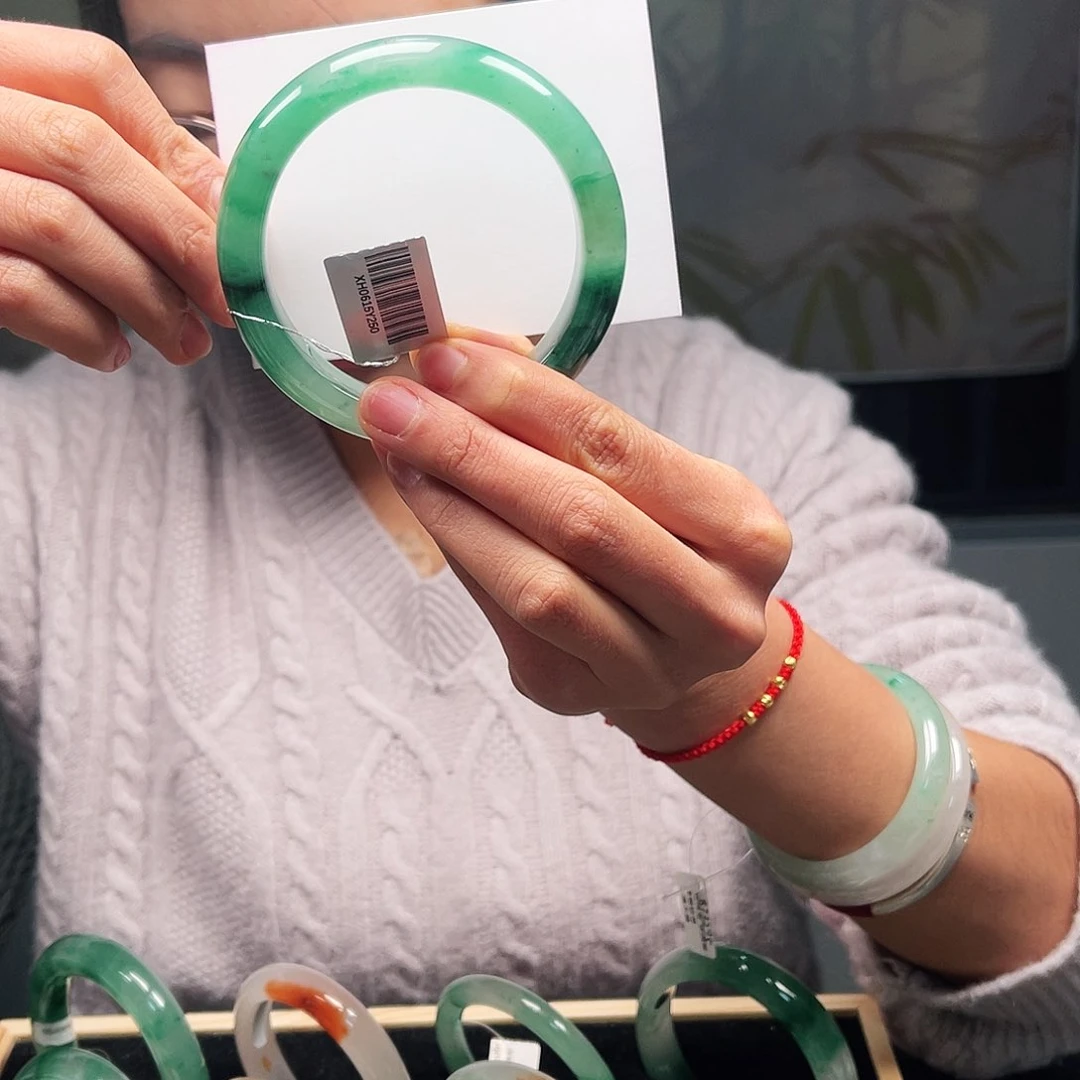 石英质玉手镯未镶嵌赣****漆