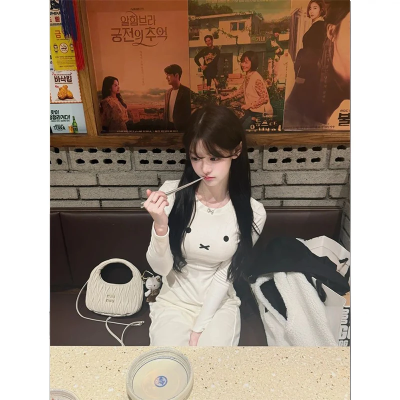 韩系可爱兔子印花圆领长袖t恤女秋冬季甜美修身显瘦内搭打底上衣