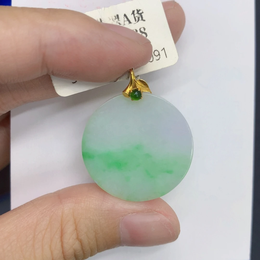翡翠18K金镶嵌颈饰翡翠