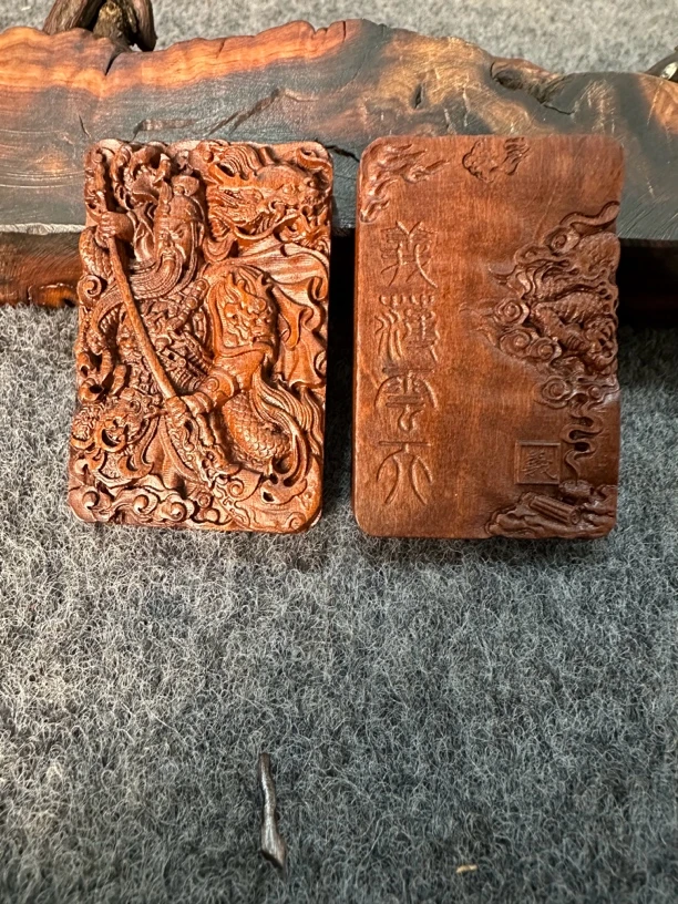 天然雷击木精雕关公牌脖挂