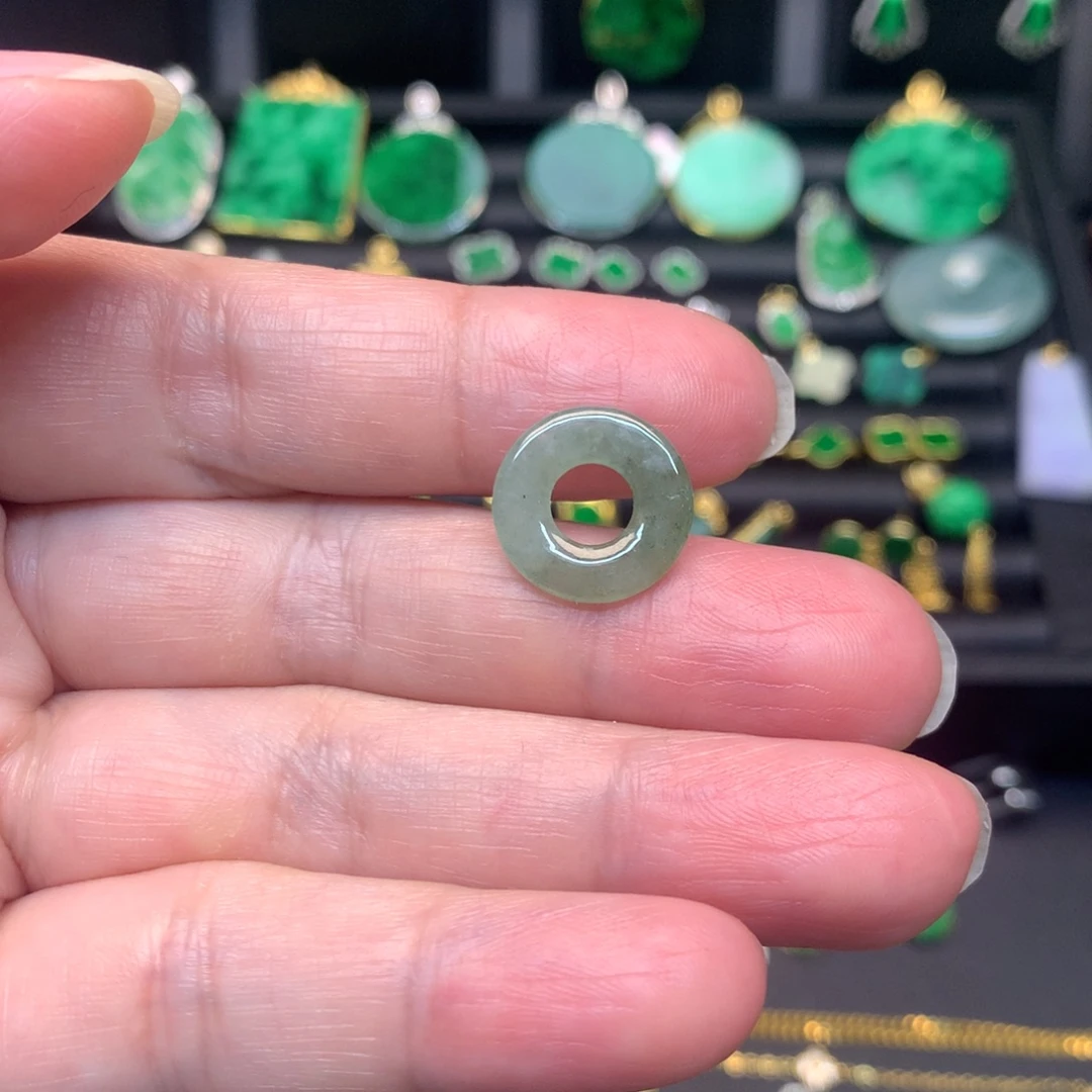 翡翠未镶嵌颈饰有纹裂