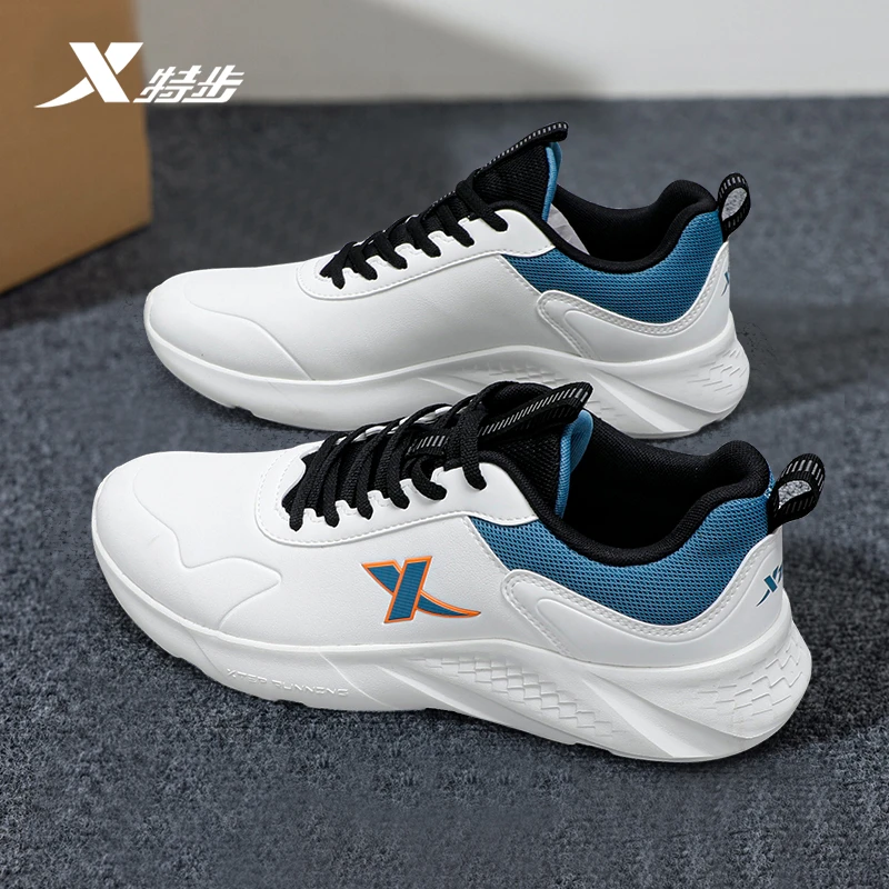 特步男鞋运动鞋2025秋冬新款白色百搭休闲鞋子皮面防水跑步鞋男款