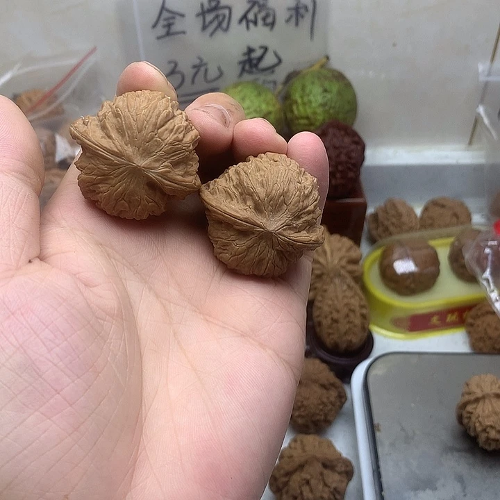 C***4文玩核桃吊坠磨盘