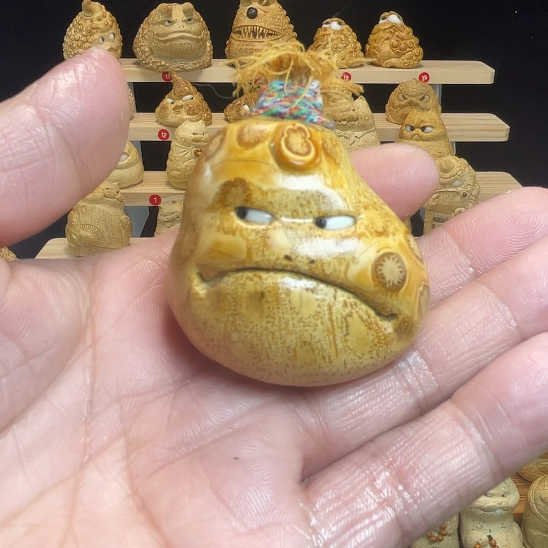 一***爱竹竹根雕金蟾手把件
