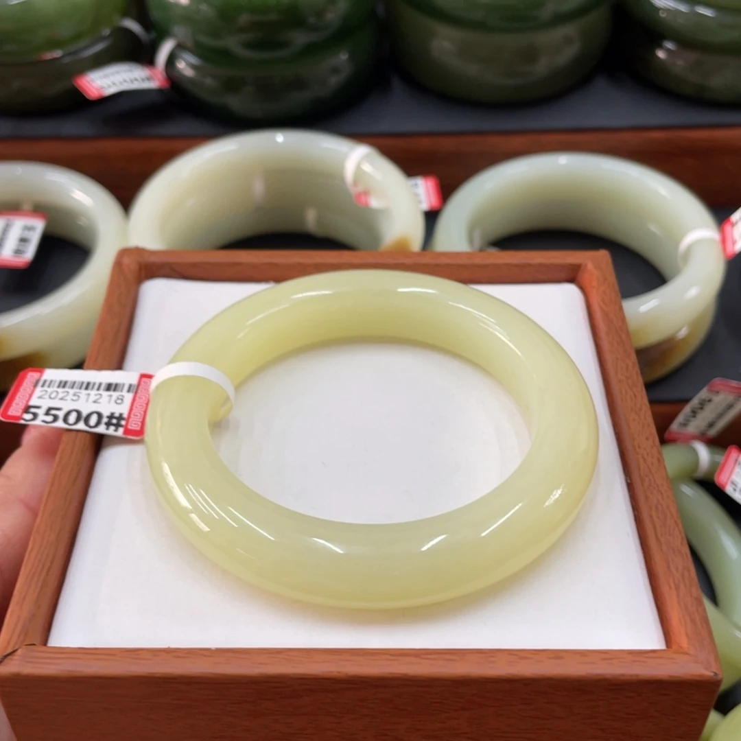 未镶嵌手镯和田玉