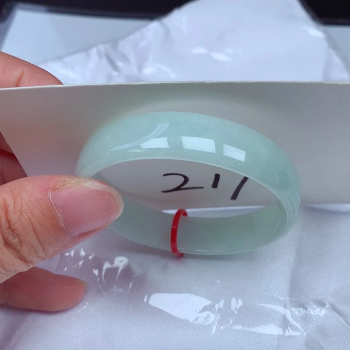 翡翠手镯未镶嵌翡翠