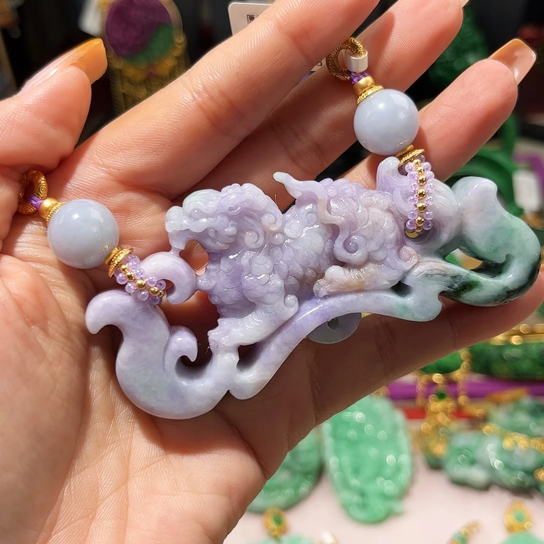 【闪购商品】翡翠吊坠(赠链)未镶嵌狮子