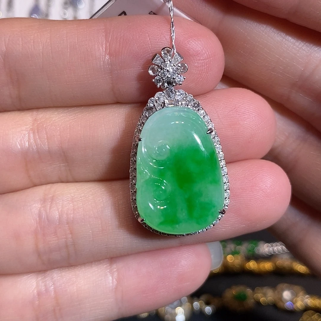 颈饰18K金镶嵌翡翠吊坠18k