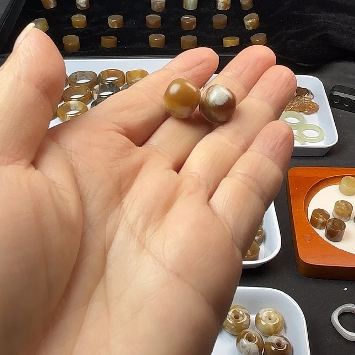 北***^和田玉（糖玉）未镶嵌颈饰