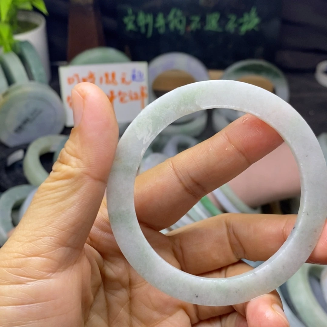 定制翡翠未镶嵌手镯