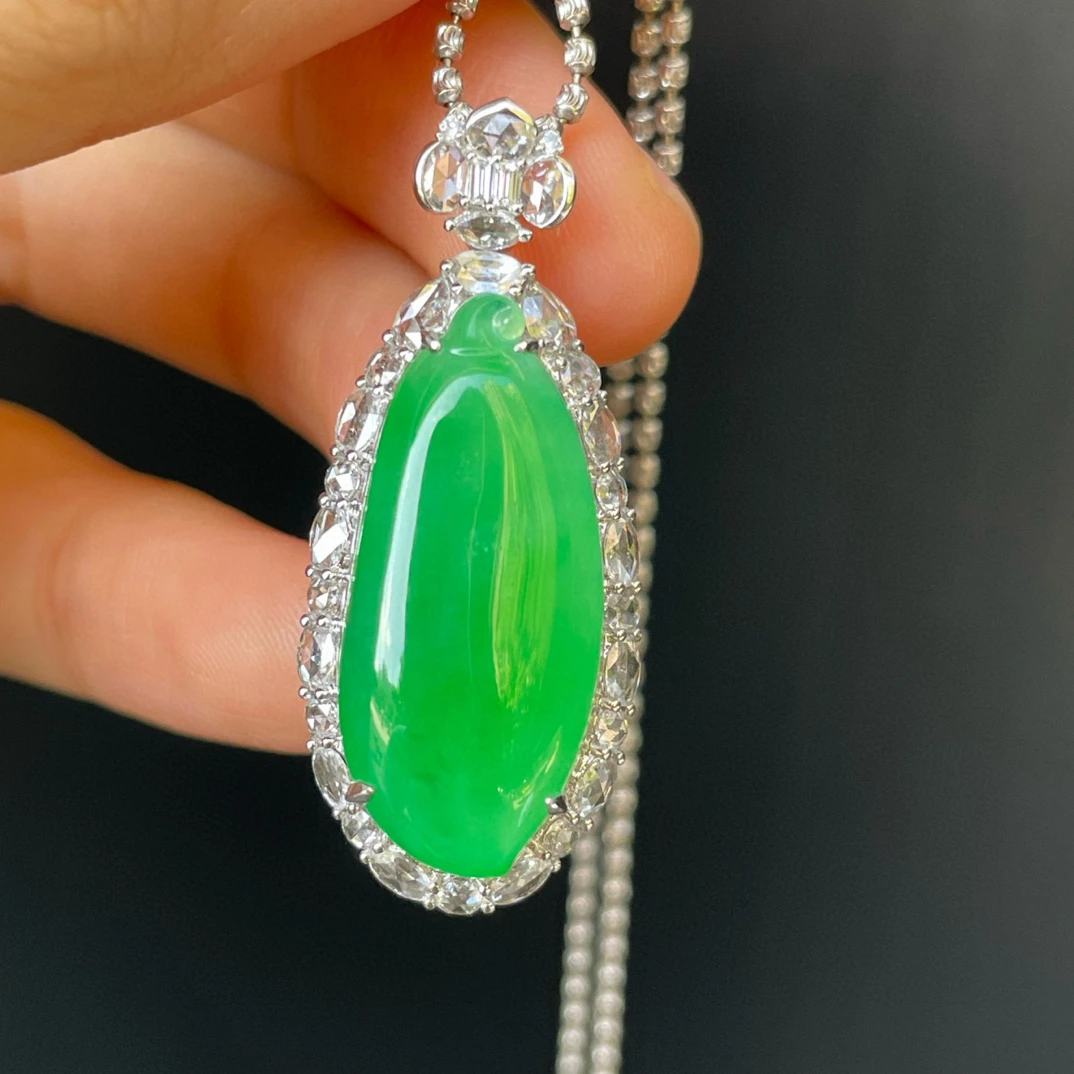 翡翠满绿福瓜吊坠 胶感十足 减龄大方