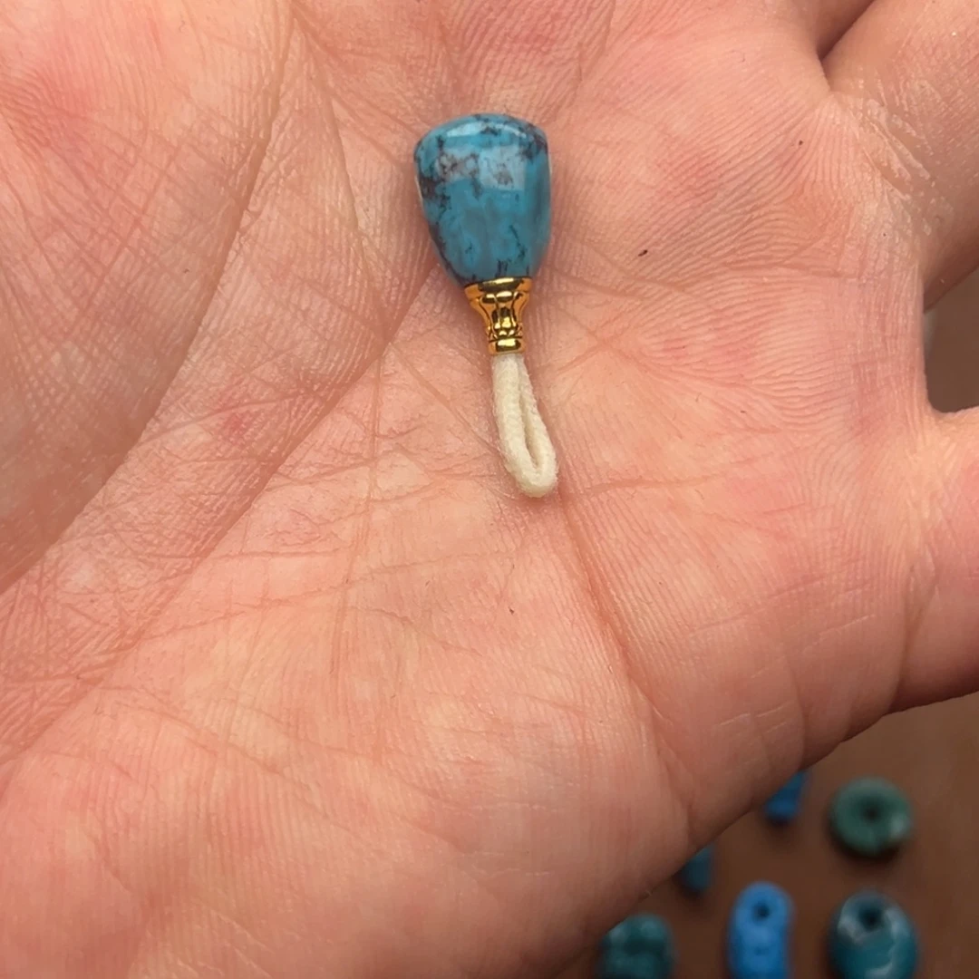 歌***高绿松石未镶嵌颈饰