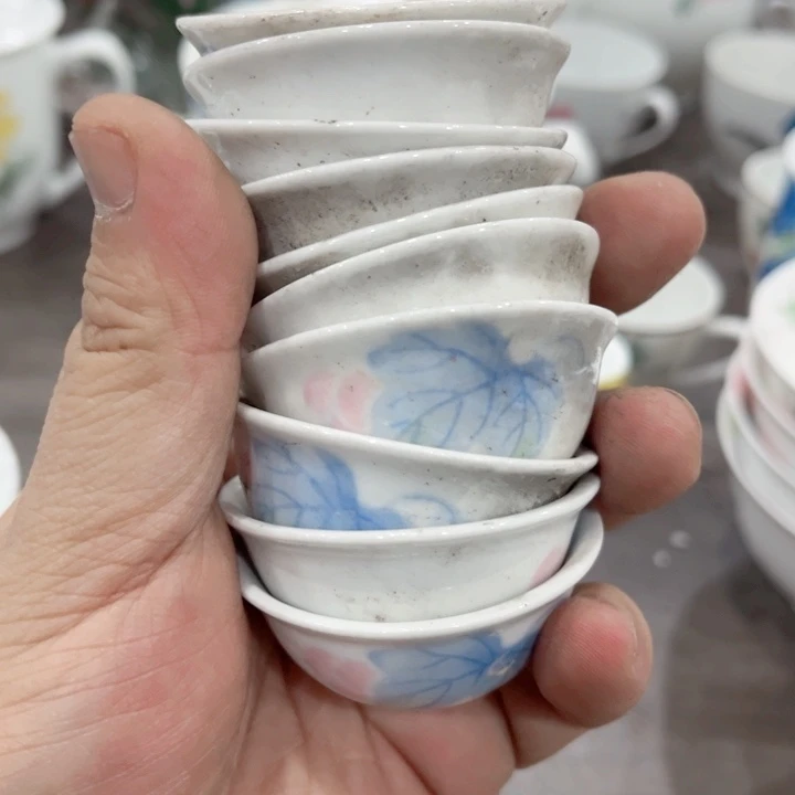 杯釉下五彩的瓷器和