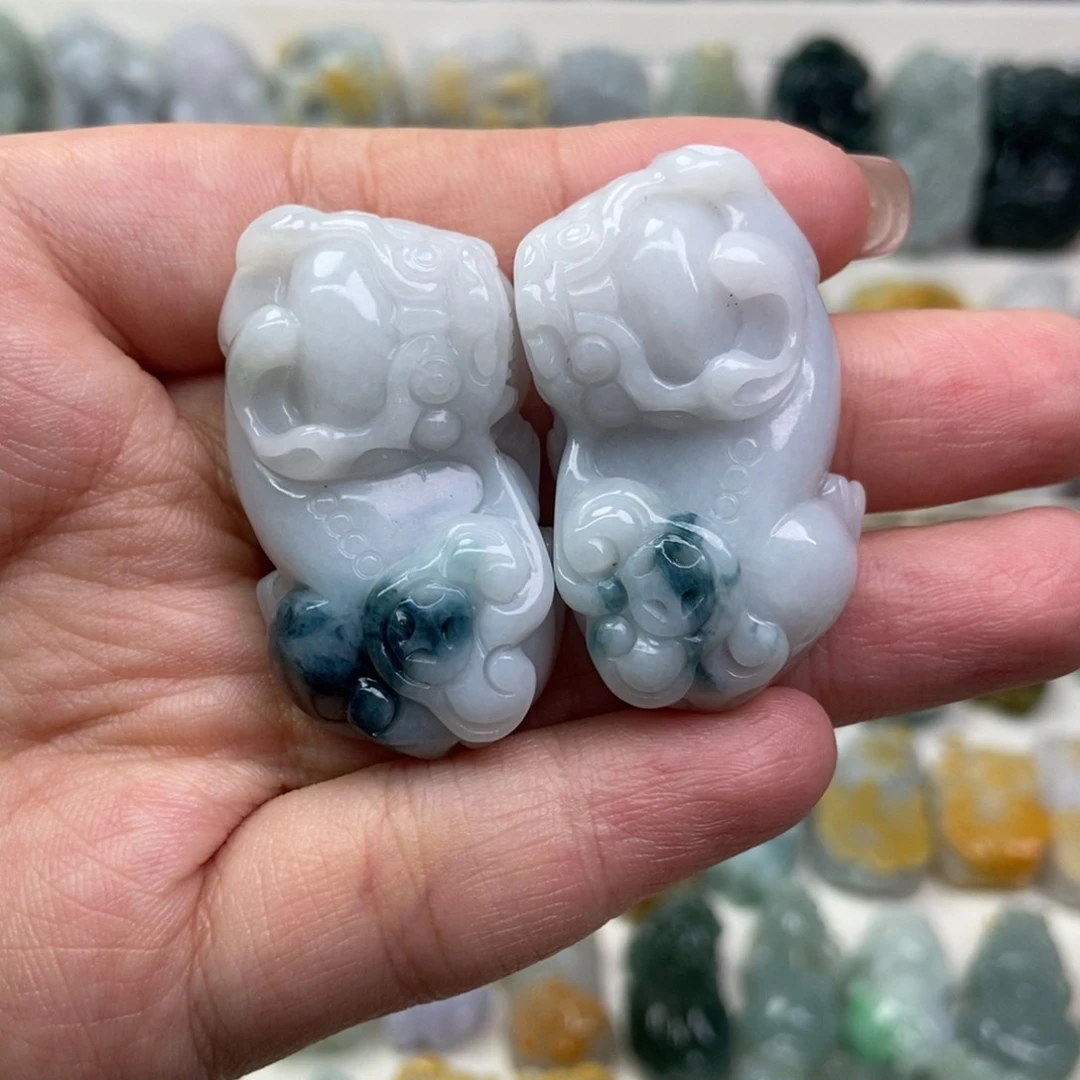 翡翠吊坠(赠链)未镶嵌