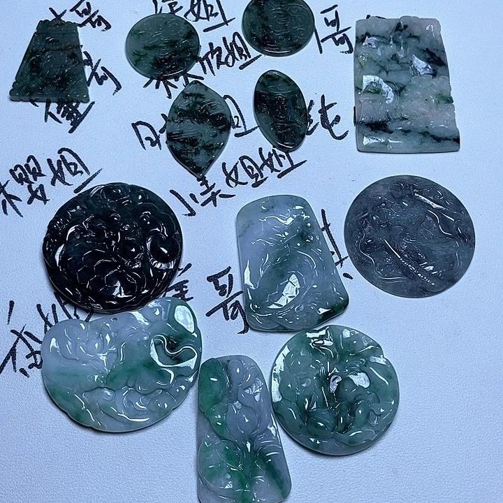 薄***糖翡翠未镶嵌颈饰翡翠a货