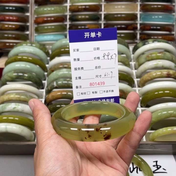 甜***蜜未镶嵌蛇纹石玉手镯