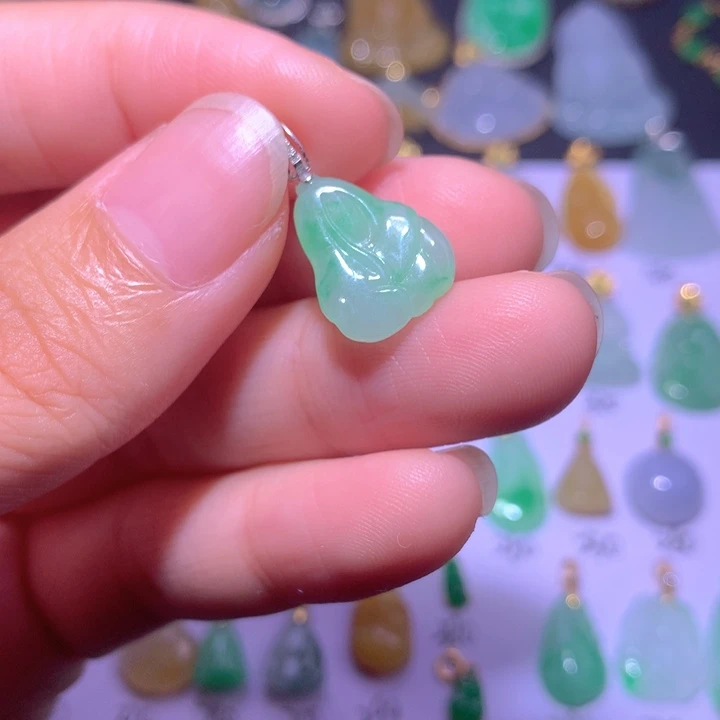 颈饰18K金镶嵌翡翠翡翠