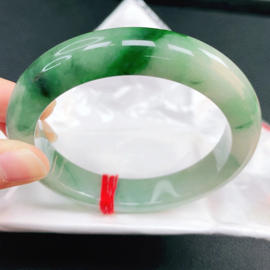 翡翠未镶嵌手镯57圈