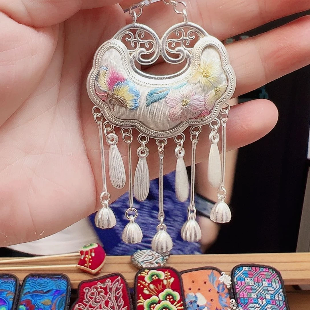 黄铜925银布艺手工刺绣