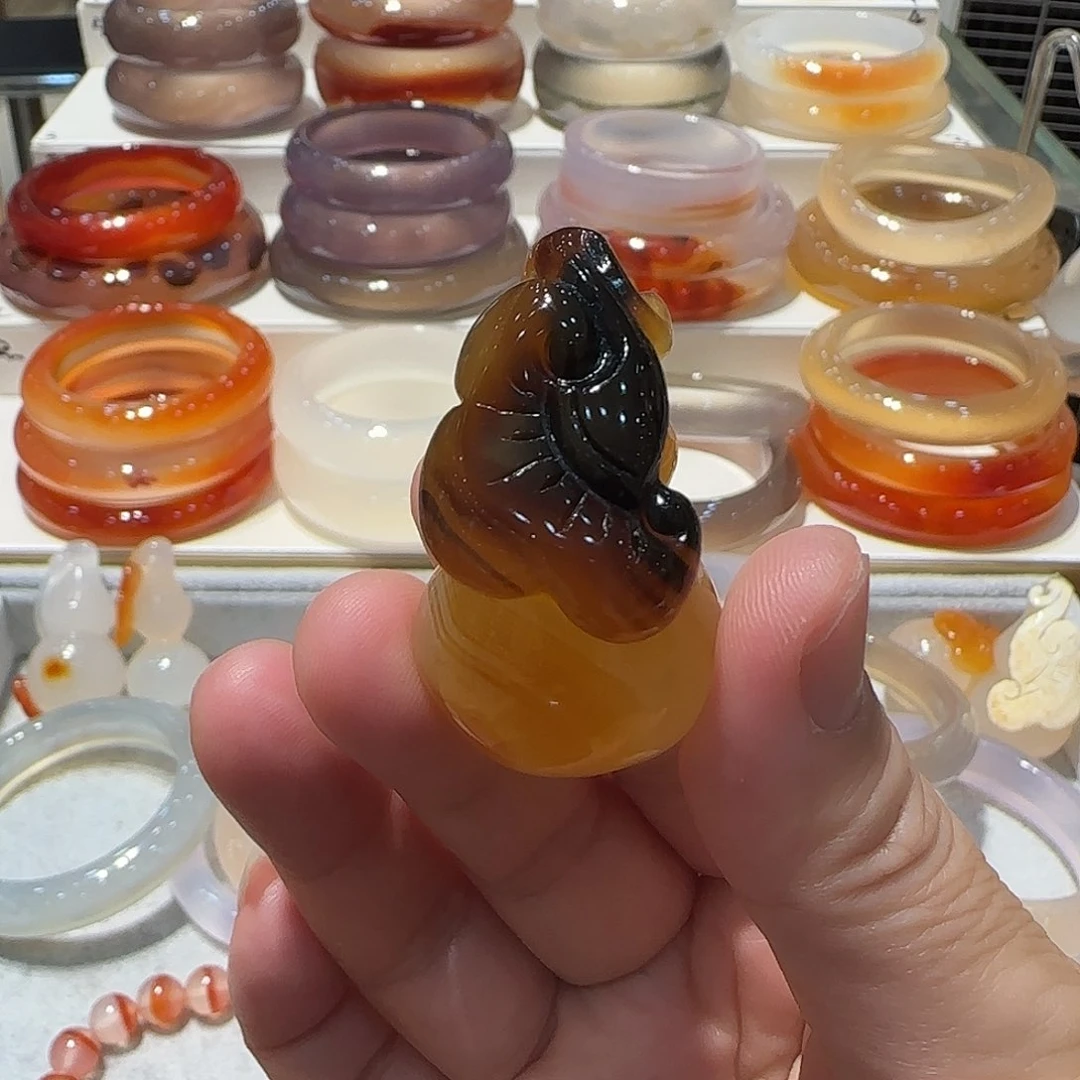 南***.玛瑙/玉髓手镯未镶嵌
