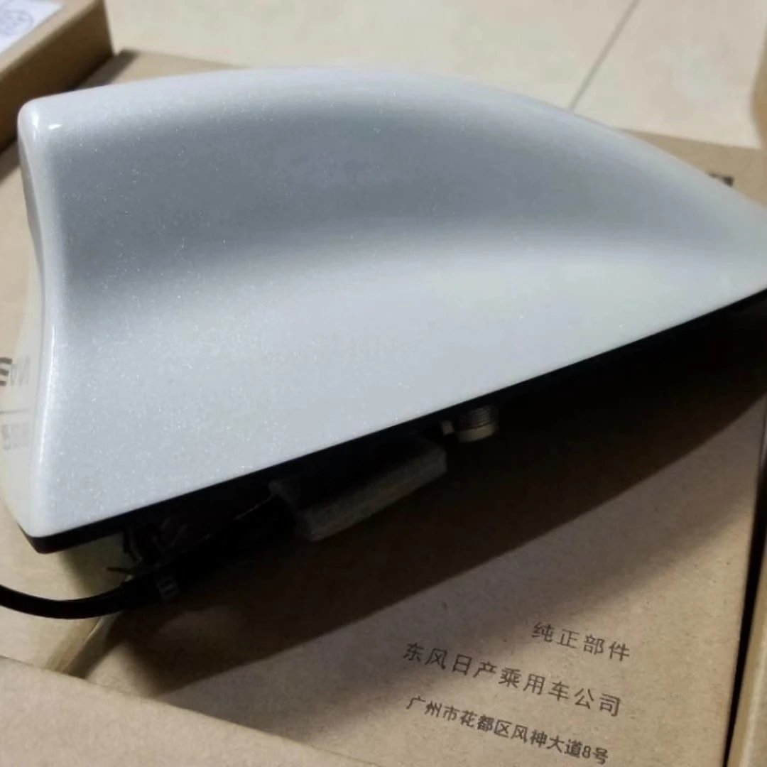日产原厂纯正奇骏鲨鱼鳍白色