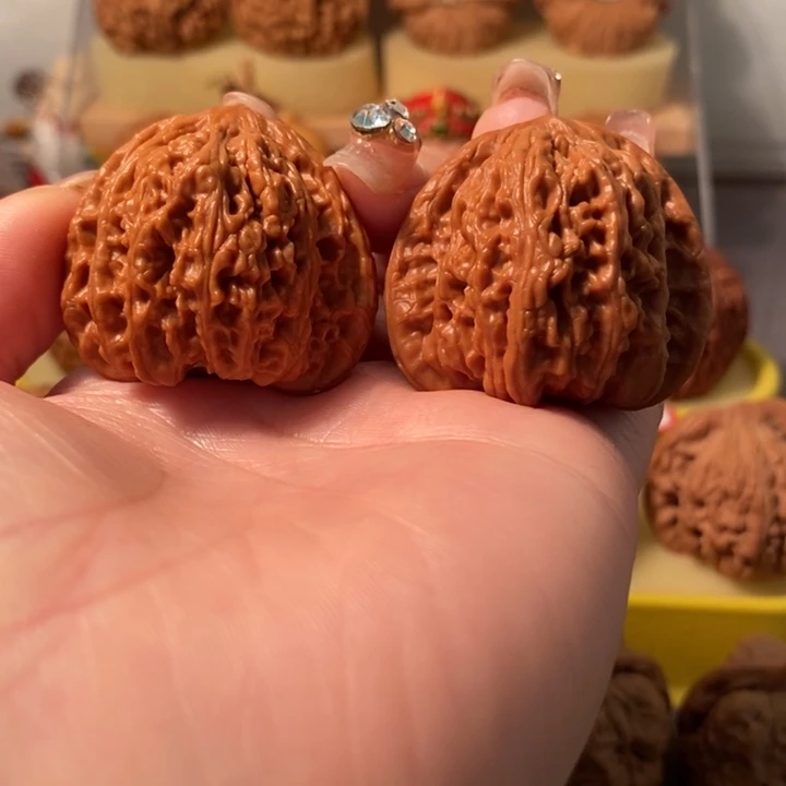 文玩核桃吊坠39蜜纹