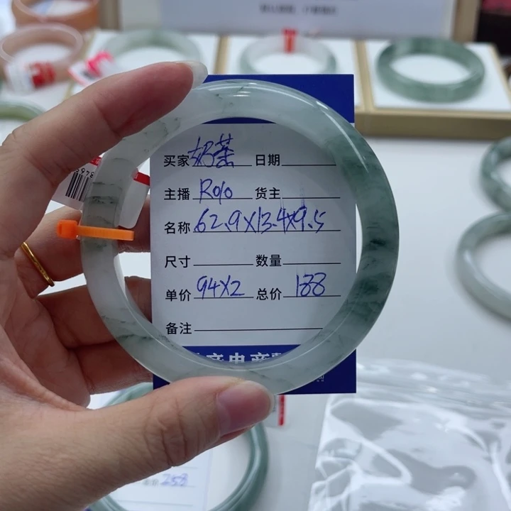 未镶嵌手镯石英质玉（金丝玉）