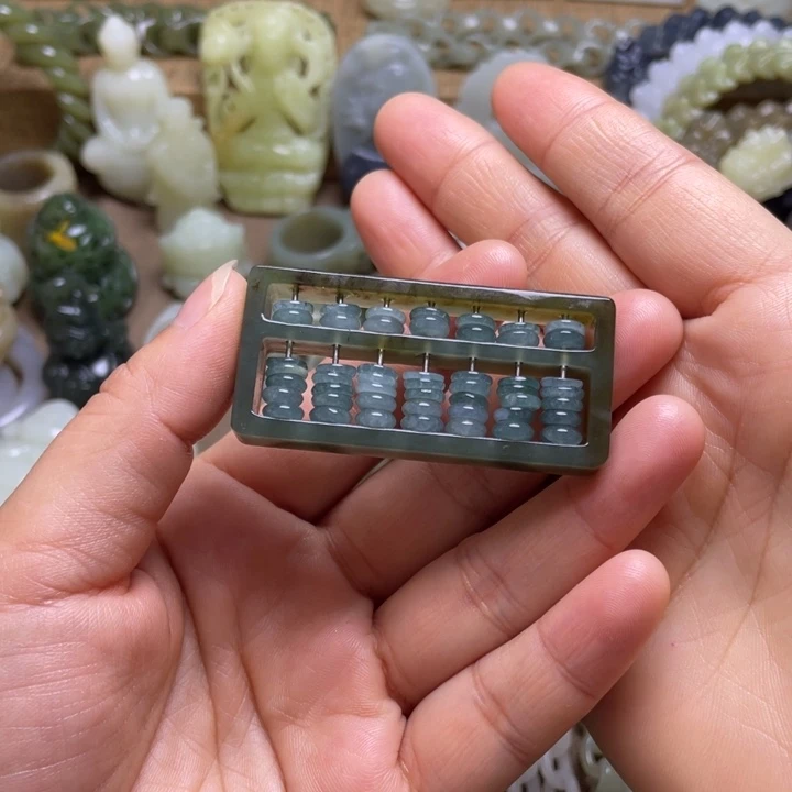 仁***行和田玉未镶嵌颈饰