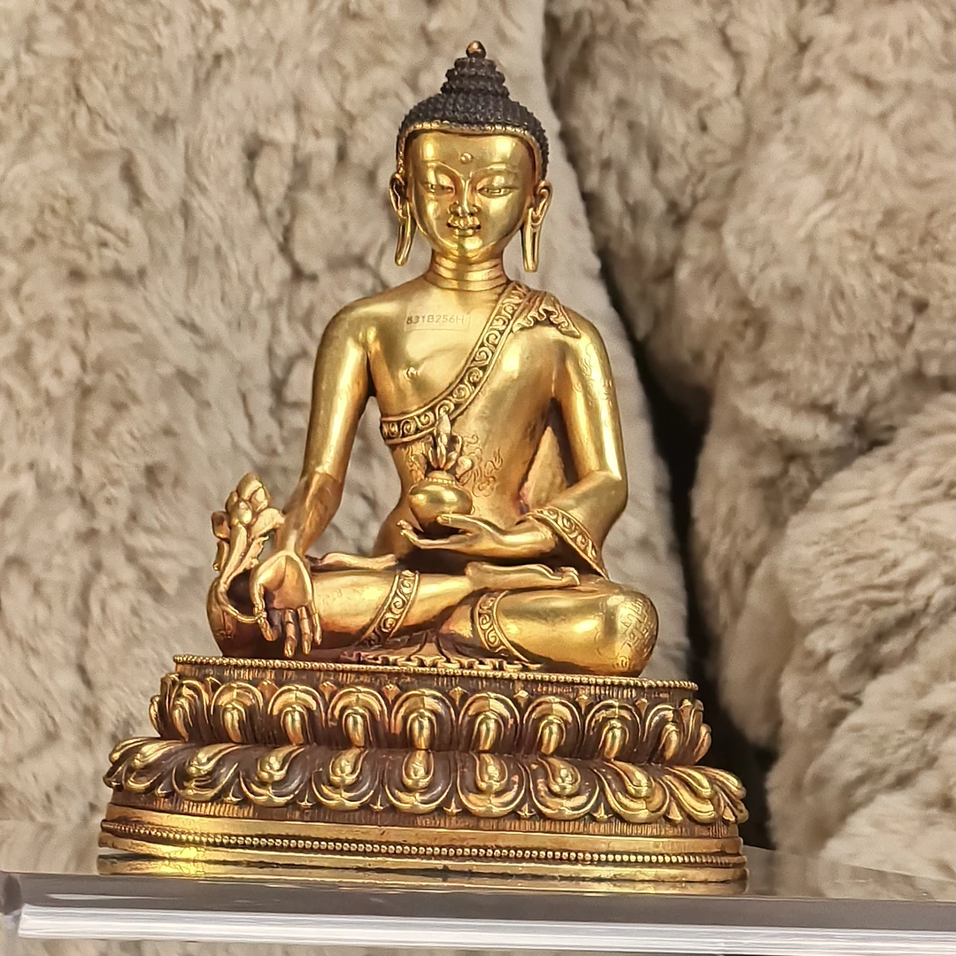 明 铜鎏金释迦摩尼佛坐像摆件